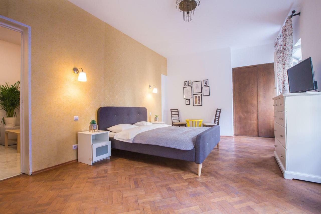 Color Apartments Nicolae Tonitza St Bucharest Exterior photo